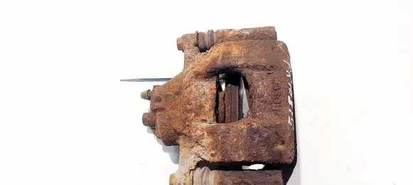 Front brake caliper