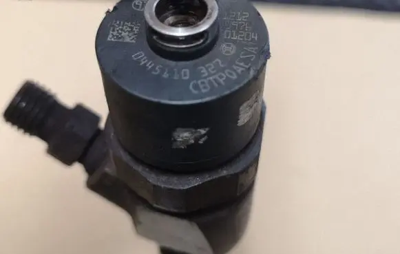 Opel Insignia A Fuel injector 0445110327