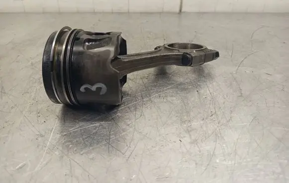 Ford Galaxy Piston with connecting rod 9677840380