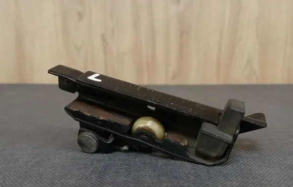 Mercedes-Benz Citan W415 Sliding door upper roller guide/hinge 497641