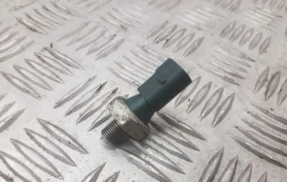 Volkswagen Jetta VI Oil pressure sensor 036919081C