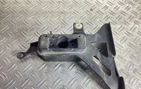 Porsche Cayenne (92A) Jacking socket point 7P5802820A