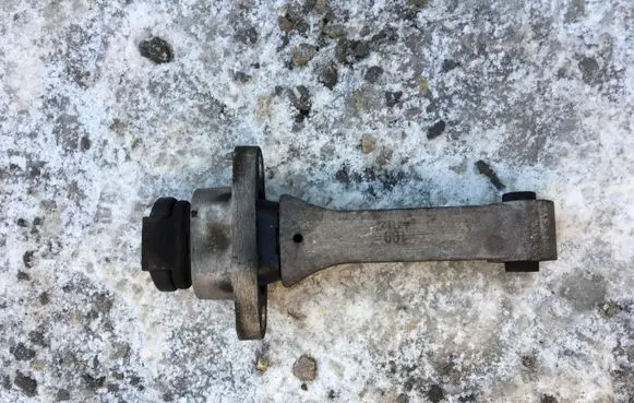 KIA Sportage Engine mount vacuum valve 
