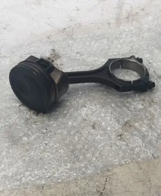 Ford Mustang VI Piston with connecting rod