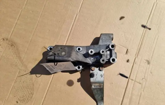 Iveco Daily 35 - 40.10 Engine mounting bracket 5043273242