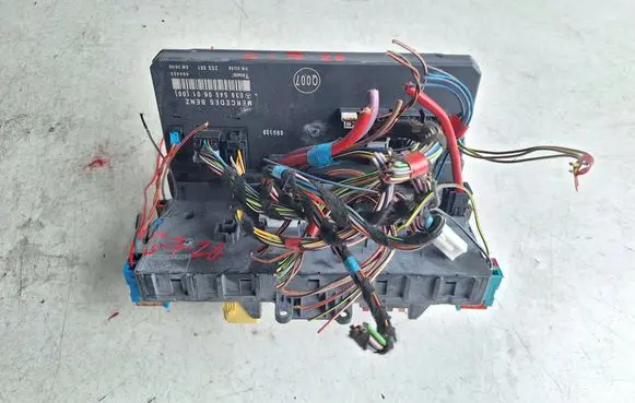 Mercedes-Benz Vito Viano W639 SAM control unit 6395450601