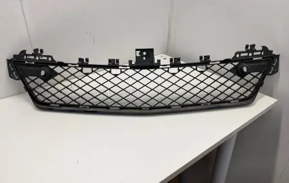 Mercedes-Benz C AMG W204 Front bumper lower grill A2048851324