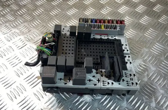 Volvo XC90 Fuse box set 08696040 08696098
