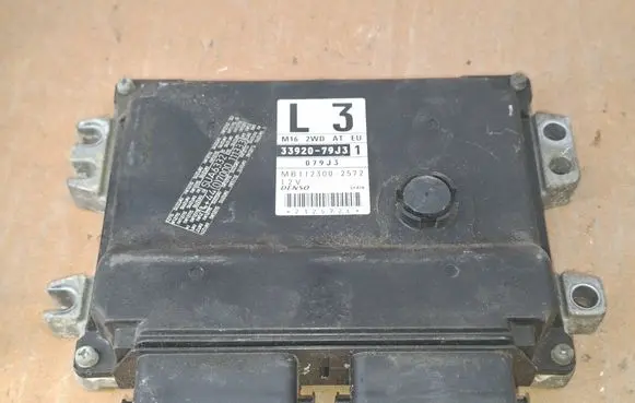 Suzuki Swift II Engine control unit/module 3392079J3 079J3 MB1123002572