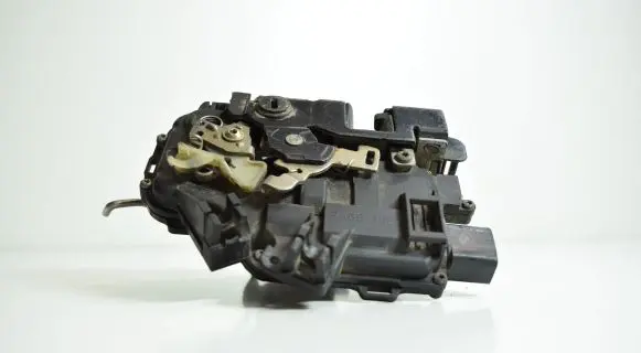 Audi A6 S6 C5 4B Rear door lock 4B0839016C