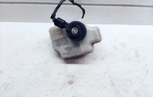 Brake fluid reservoir