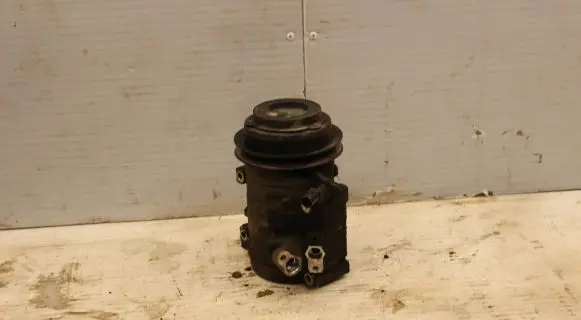 Mitsubishi Pajero Air conditioning (A/C) compressor (pump)