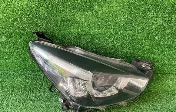 Mazda 2 Headlight/headlamp