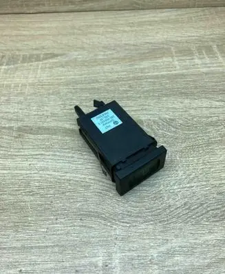 Volkswagen PASSAT B5 Windscreen/window heater switch 3B0959621B