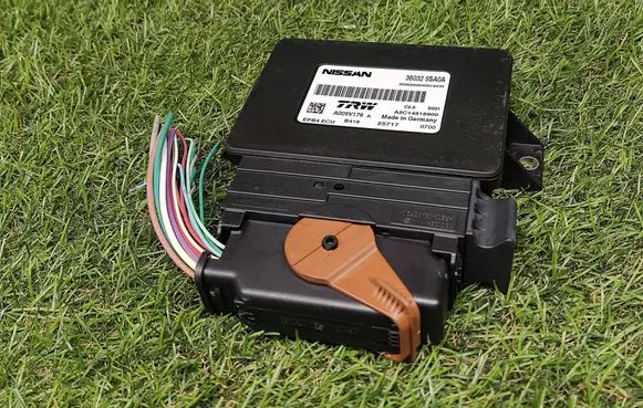 Nissan Leaf II (ZE1) Hand brake control module 360325SA0A A2C14318900 A005V176A
