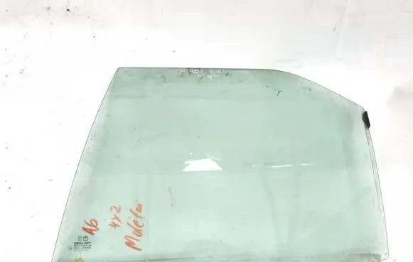 Peugeot 405 Rear door window glass