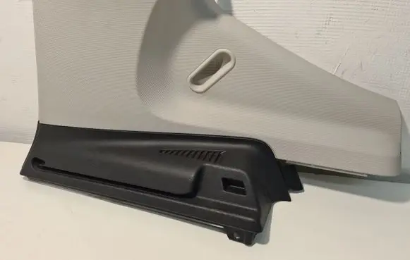 (D)pillar trim (top)