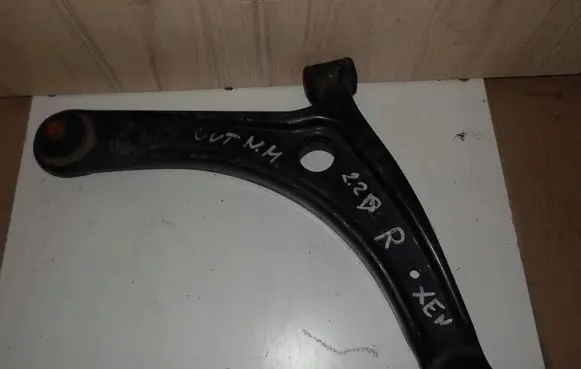 Mitsubishi Outlander Front lower control arm/wishbone 65566556