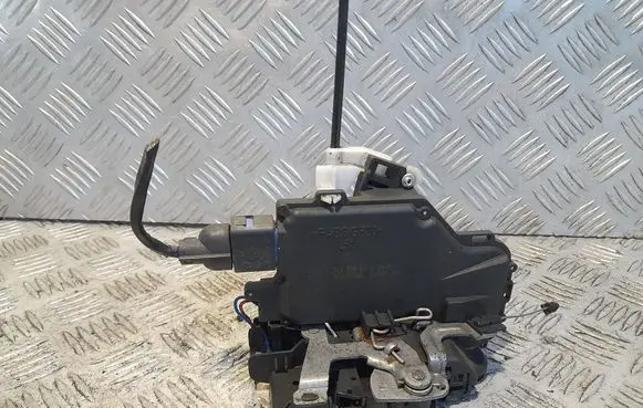 Volkswagen Golf Plus Rear door lock 7L0839015D