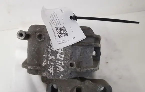 Volkswagen PASSAT B6 Engine mount bracket 1K0199262