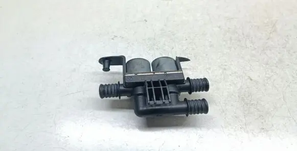 BMW X5 E53 Coolant heater control valve 6906652 64116906652
