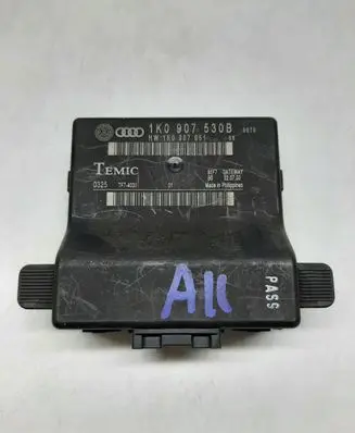 Audi A3 S3 8P Gateway control module 1K0907530B