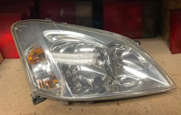Toyota Corolla E120 E130 Headlight/headlamp 811100215000
