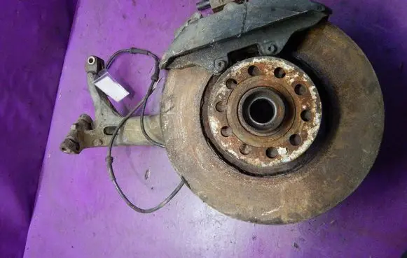 Audi A8 S8 D2 4D Front wheel hub spindle knuckle