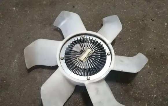 Mitsubishi Pajero Viscous fan clutch 