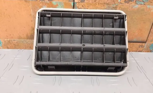 BMW X6 G06 Quarter panel pressure vent 9176945 64229176945