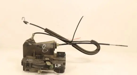 Opel Corsa C Front door lock 13154791