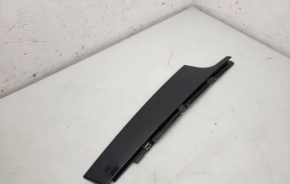 Volvo XC90 Front door glass trim molding 31688691