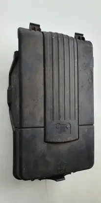 Volkswagen PASSAT B7 Battery box tray cover/lid 