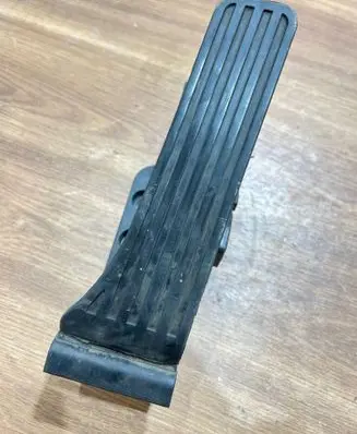 Mercedes-Benz CLS C218 X218 Accelerator throttle pedal A2043000004