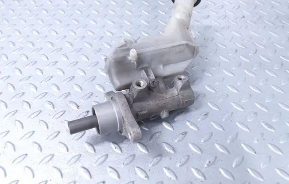 Renault Clio III Master brake cylinder 8200129956