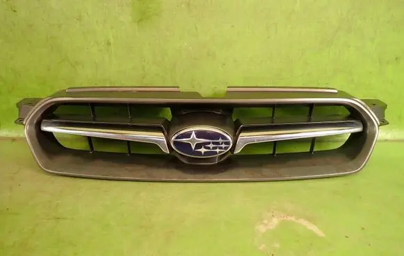 Subaru Legacy Front bumper upper radiator grill