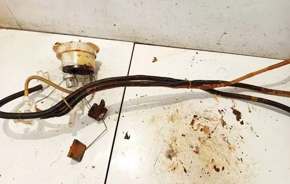 BMW 1 E81 E87 Fuel level sensor 