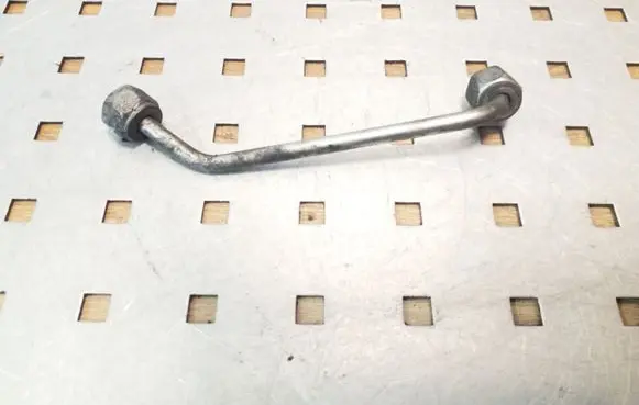 Fuel injector supply line/pipe
