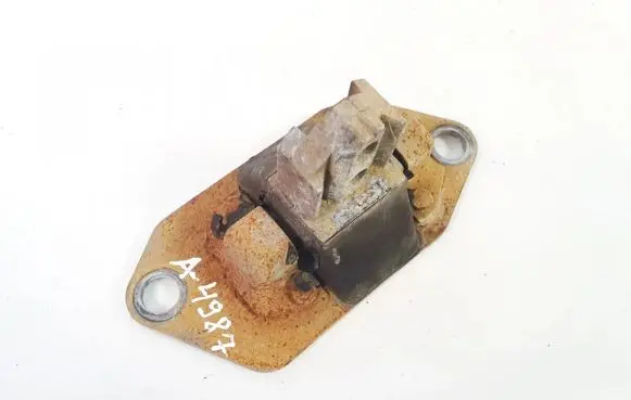 Volvo XC90 Engine mount bracket 30748811