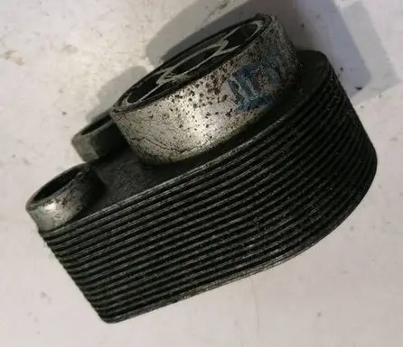 Renault Clio III Engine oil radiator 8200267937F 611252