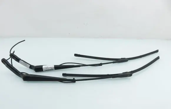 Mercedes-Benz Sprinter W906 Front wiper blade arm 9068200644 0018205944