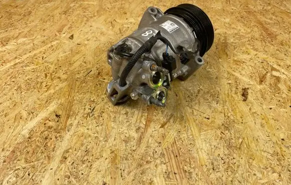 Volvo XC90 Air conditioning (A/C) compressor (pump) 31497908