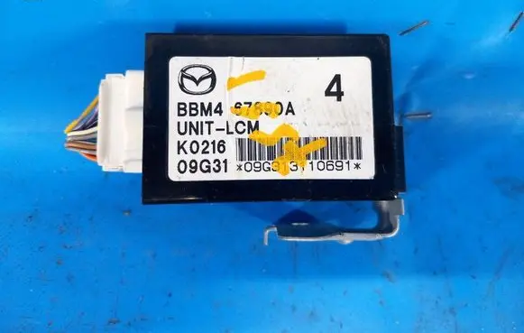 Mazda 3 II Central body control module BBM467890A
