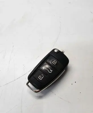 Audi Q3 8U Ignition key/card 