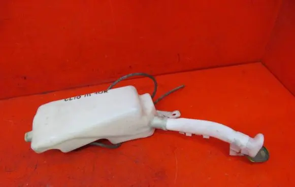 Renault Clio III Windshield washer fluid reservoir/tank 7701058023