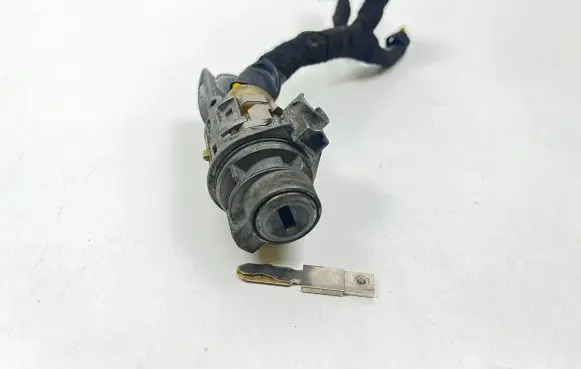Peugeot 406 Ignition lock N0500109