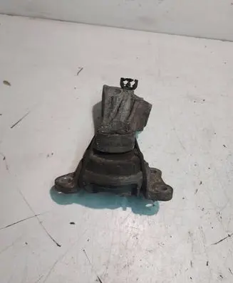 Peugeot 207 Engine mount bracket