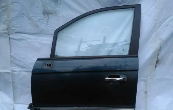 Hyundai Trajet Front door