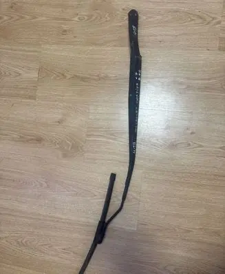 Chevrolet Captiva Front wiper blade arm