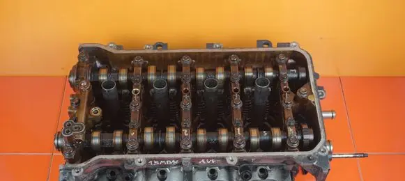 Toyota Auris E180 Engine head KOMPLETNA 2ZRFXE